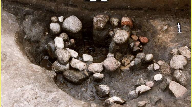 Ceremonialne źródło odkryte w czasie wykopalisk. Fot. Z. Kobyliński
